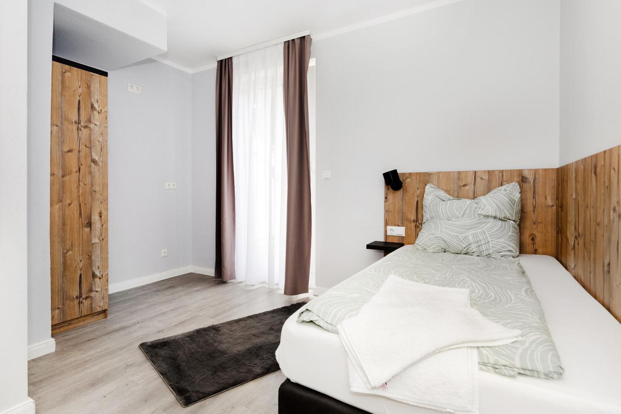 Guest house D & D Weserpension Hassbergen